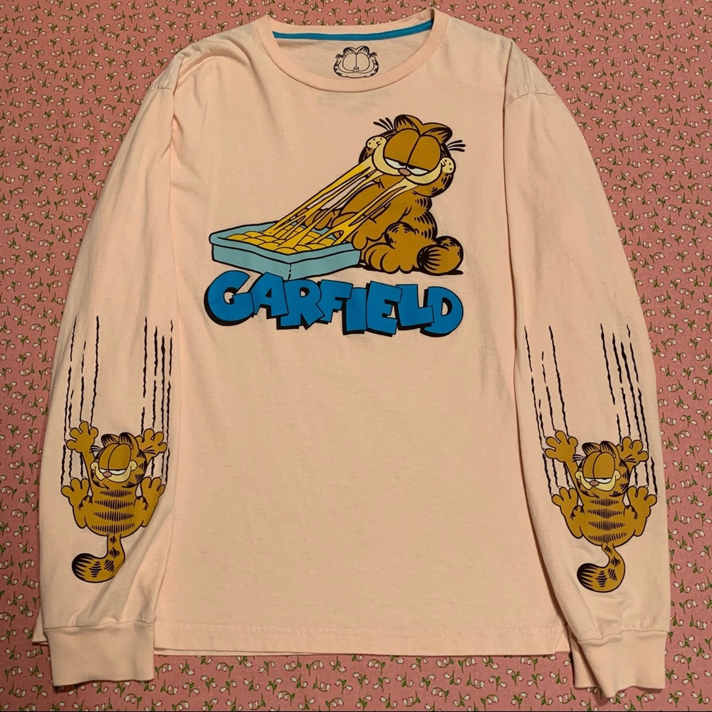 Garfield Eating Lasagna Graphic Longsleeve Tshirt